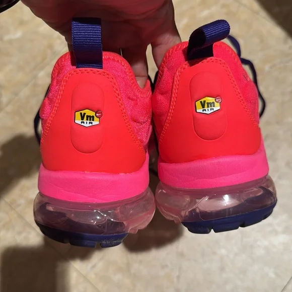 Women’s Nike Air Vapormax Plus 7.5 Bright Crimson - Picture 3 of 10